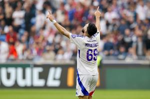 九游体育APP-记者：米卡乌塔泽2500万欧＋500万欧加盟黄潜，预计今晚达成协议