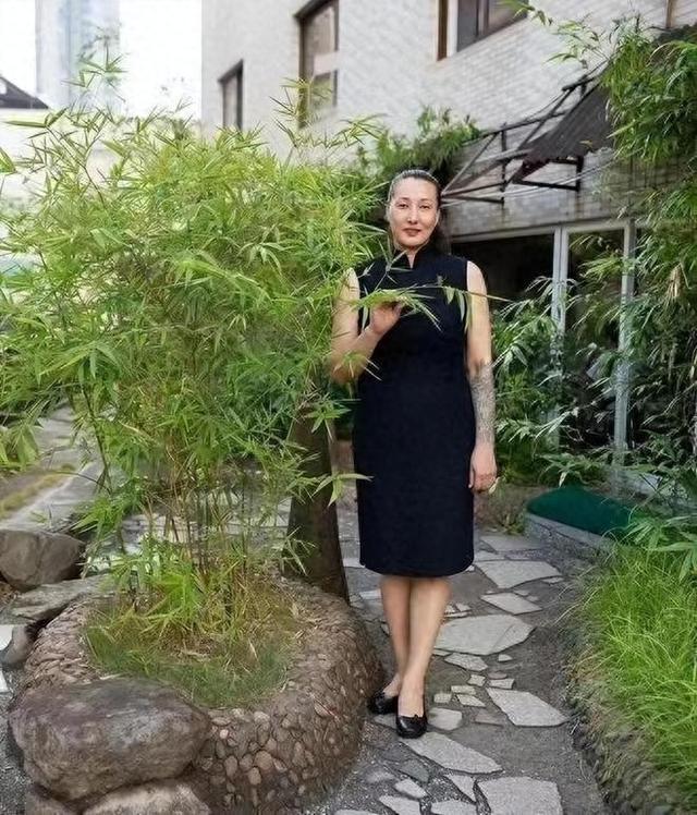 九游体育APP-女排名宿王丽娜近况：关店不当老板，嫁给普通人，40岁生子很幸福