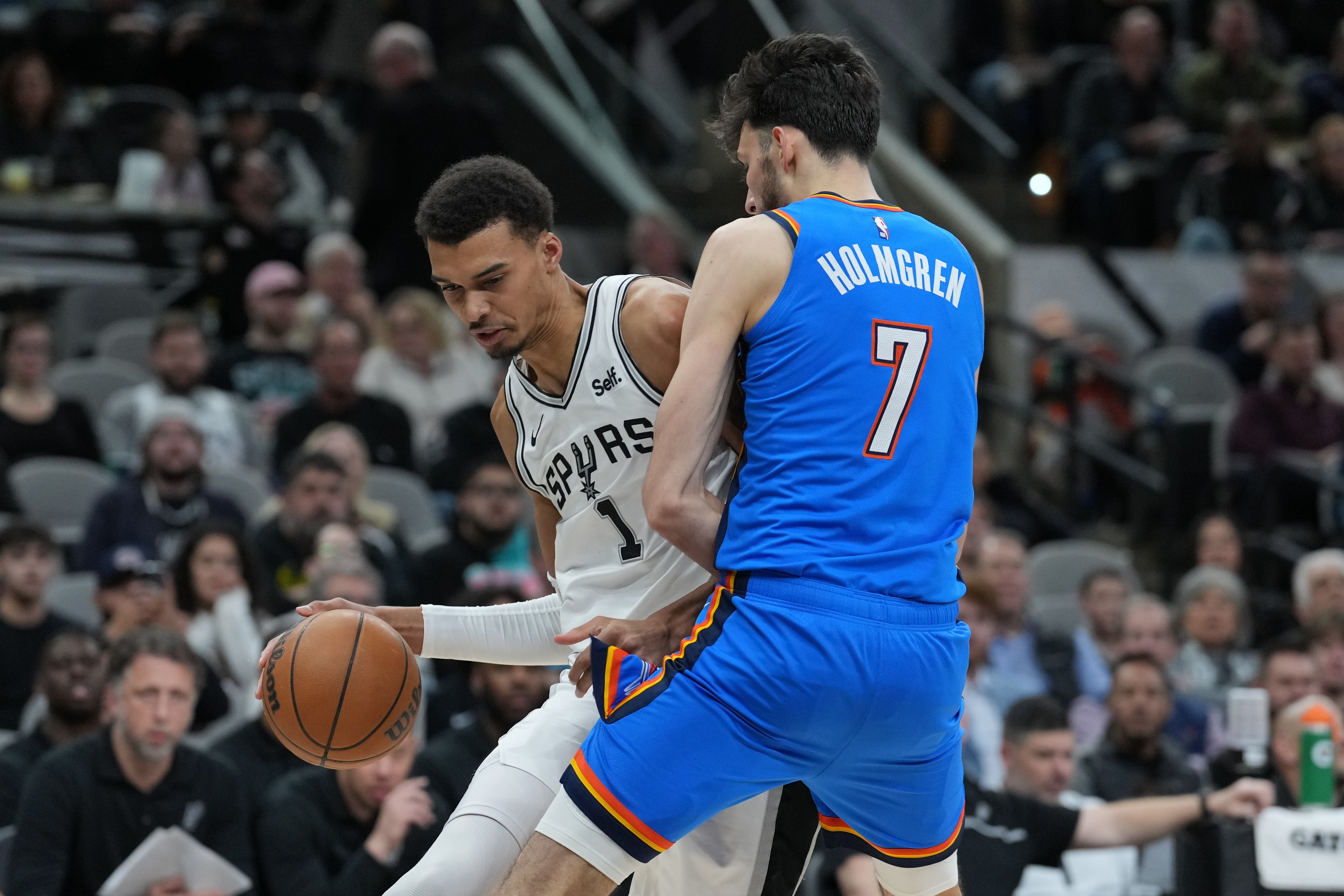 两度生吃！美网友：文班一打切特就来劲 文班拿捏对位&amp;切特有戒指