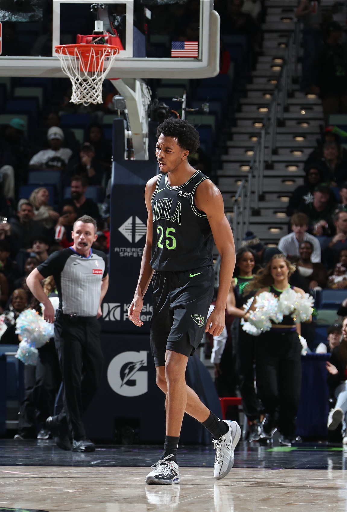 九游登录入口-太稳了!墨菲12中8&5记三分拿下28分7板3助3断 首节独得14分